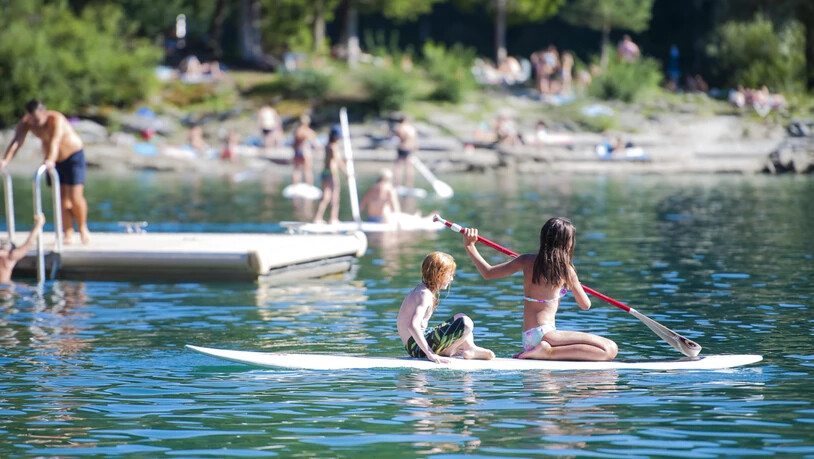baden schwimmen sommer wetter caumasee Flims 