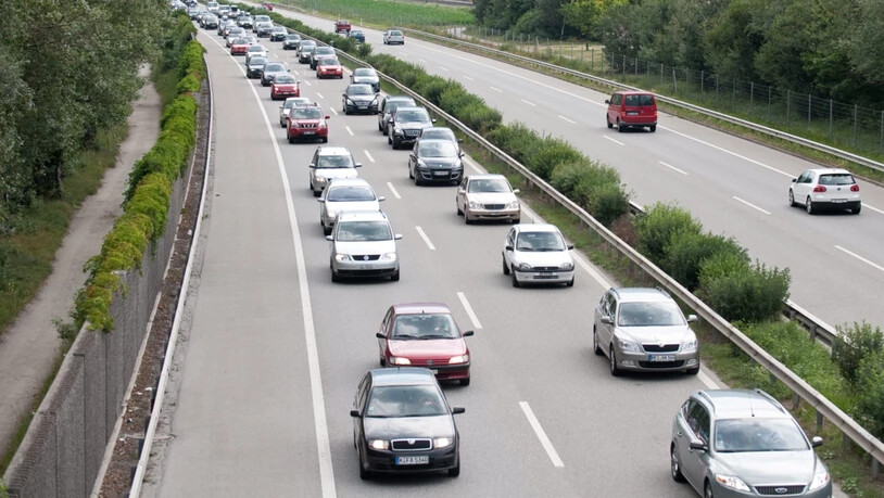 Jede Sekunde zählt: Die Rettungsgasse ist für Blaulichtorganisationen eminent wichtig und rettet Leben.