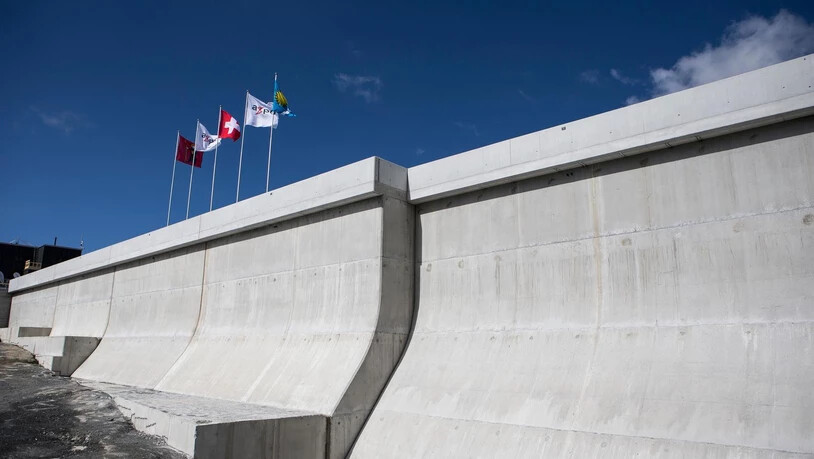 Linthal 2015.
Staumauer Muttsee.
Andrew Walo.
Expo Linthal 2015.
Rolf Widmer, Landammann.
Muttsee.