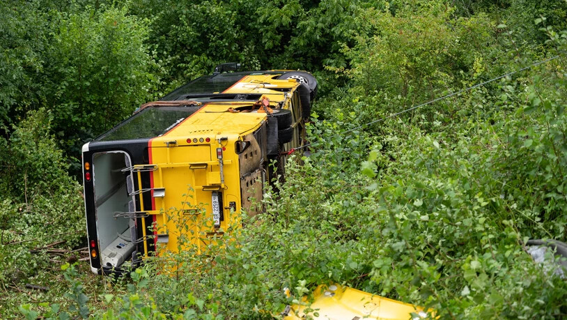 PostAuto Bergung Unfall Sagogn Feuerwehr Einsatz