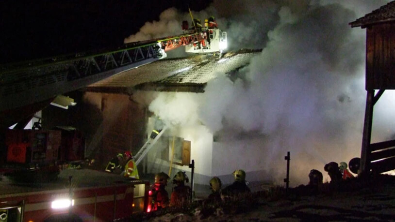 Die Einsatzkräfte können Schlimmeres verhindern. Bild Kantonspolizei Graubünden