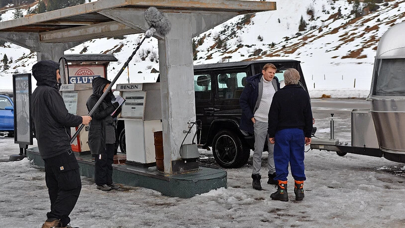 ... wurde dazu zu einer Tankstelle umgebaut. Bilder Lisa Leonardy, Beate Pfeiffer und SRF