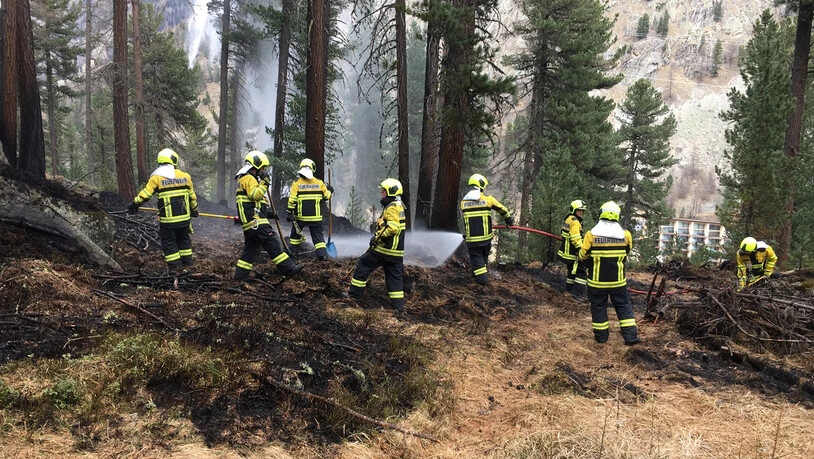 40 Feuerwehrleute standen zur Brandbekämpfung im Einsatz. KANTONSPOLIZEI GRAUBÜNDEN