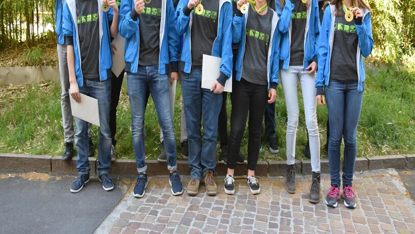 Biologie ist ihr Metier: Die zwölf Besten werden mit einer Medaille für ihre Leistung ausgezeichnet.