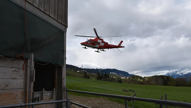 Die Rega flog die Verletzte ins Kantonsspital nach Chur.