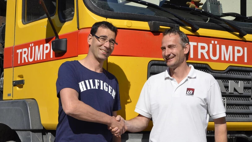 Simon Trümpi (l.) übernimmt das Geschäft von Beny Landolt.