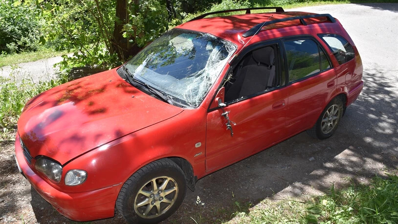 Das beschädigte Auto.