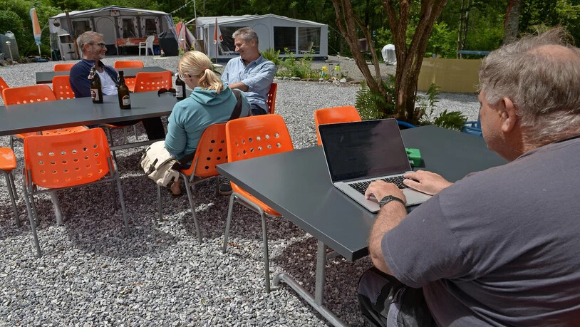 Auf dem Zeltplatz «Güntlenau» im Klöntal ist Surfen im Internet kaum möglich.