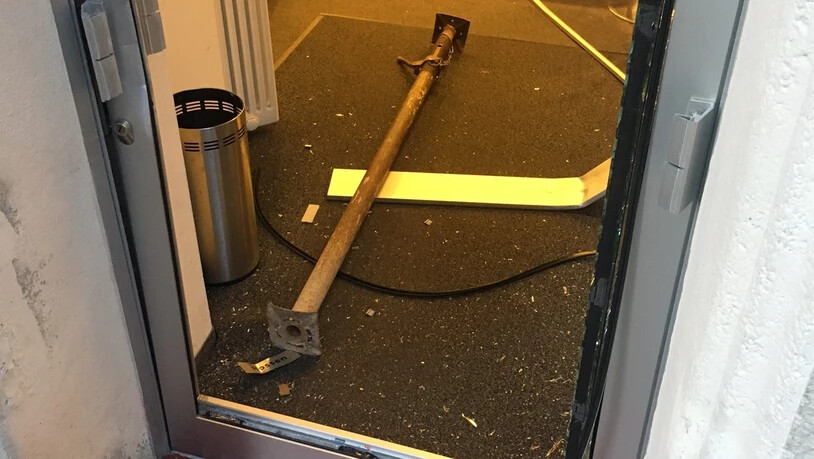 Mit dieser Schalungsstütze brachen die Täter in das Fotofachgeschäft ein.