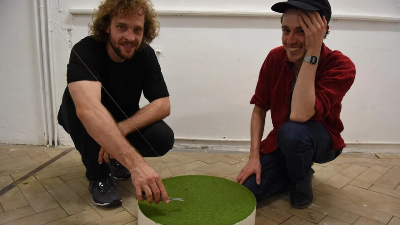 Raum-Klang-Installation auf Zeit: Samuel Koch (links) und Thomas Baumgartner präsentieren ihre Kunst.