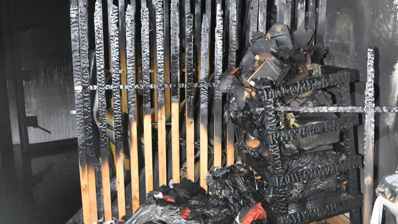 Das Feuer richtete im Keller hohen Sachschaden an.