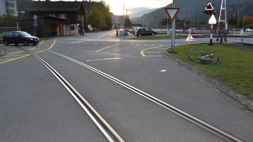 Die Unfallstelle beim Bahnhof Ems Werk.