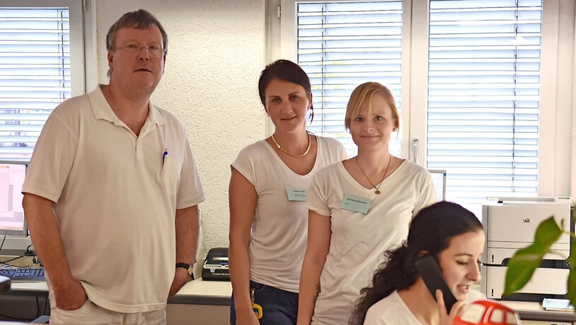 Gerhard Holzmayr führt, unterstützt von seinen Assistentinnen die Praxis von Beat Hollenstein in Näfels.