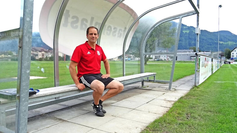 Philipp Egli, Trainer FC Weesen, hält seine Spieler an, sich auch in brenzligen Situationen auf das Wesentliche zu konzentrieren