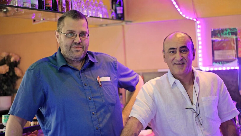 Grosse Pläne: Thomas Anderegg (links) hat dem «Wiese»-Pächter Tino Iantorno geholfen, die Bar auf Vordermann zu bringen.