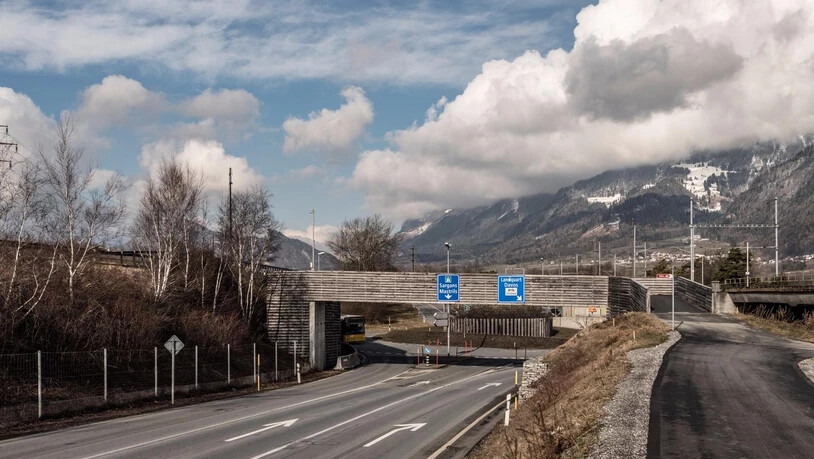 Die alte Rad- und Fussgängerbrücke gehört der Vergangenheit an.