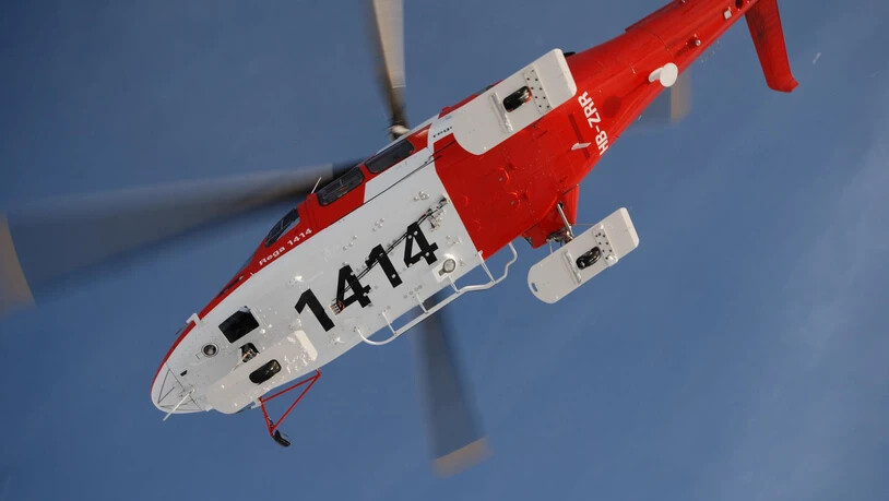 Aufgrund des Unfall steht auch die Rega im Einsatz.