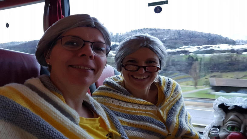 Grit (l.): «Mein Mann hat mich reingezogen.» und Daniela: «Jung und alt vermischen sich hier.»