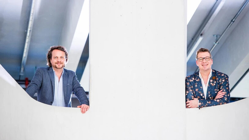 Daniel Bentz (links) und Damian Meier besuchen das Medienhaus in Chur.