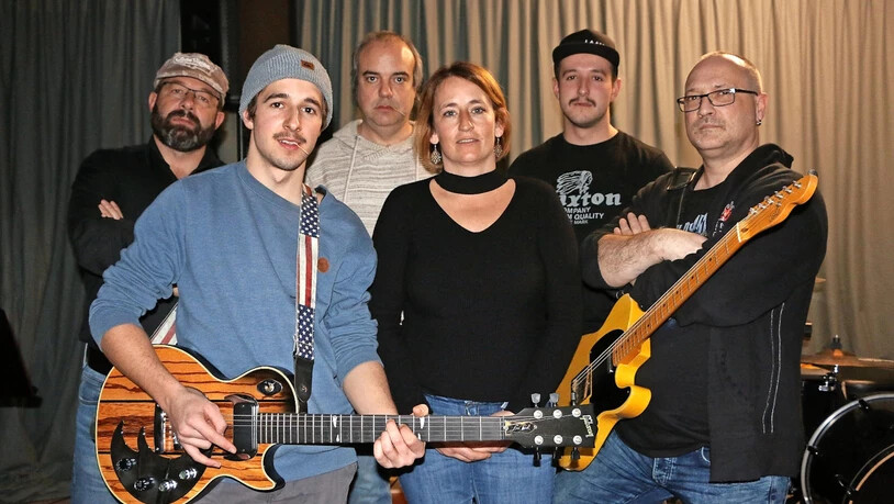 Wenn der Vater mit den Söhnen: Jakob Kamm Senior (von links), David Kamm, Marcus Schrepfer, Erika Sigrist,  Jakob Kamm junior und Dave Bärtsch sind Jackmacdave.
