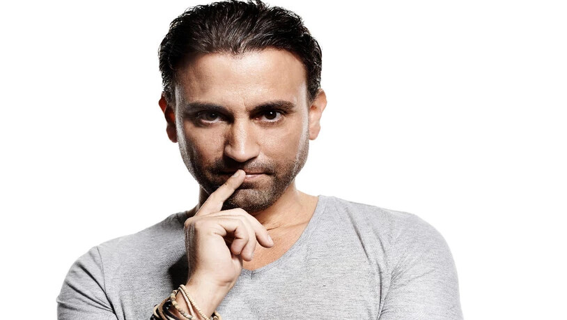 Und so sieht der Mann mit der Maske aus. 