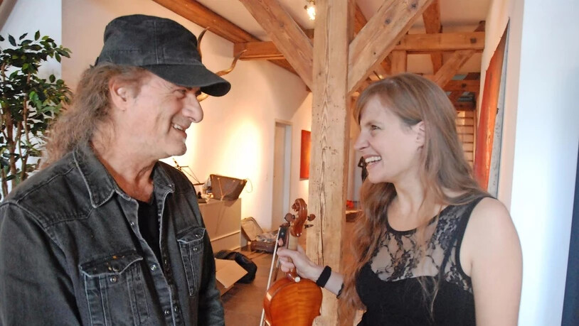 Marc Storace smalltalkt mit der zart besaiteten Susanne Dubach.