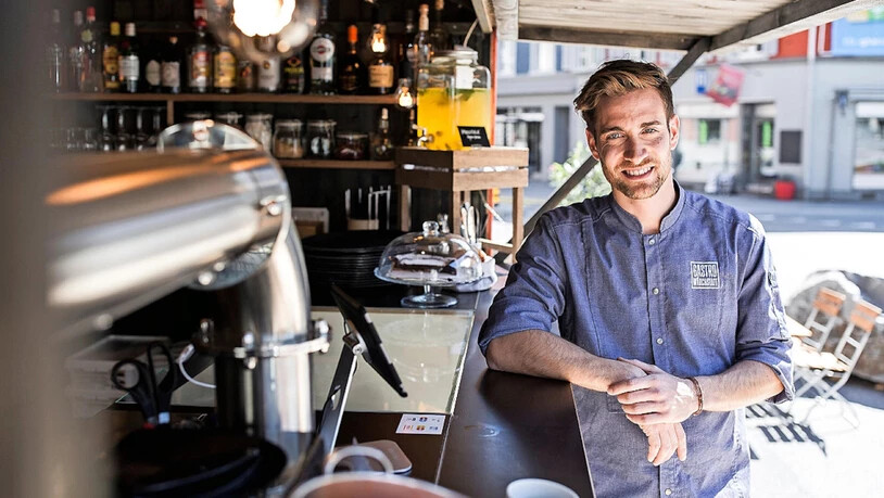 Bis zur Wiederöffnung des «City» können die Glarner bei warmen Temperaturen kühle Drinks an der Rollbar geniessen.