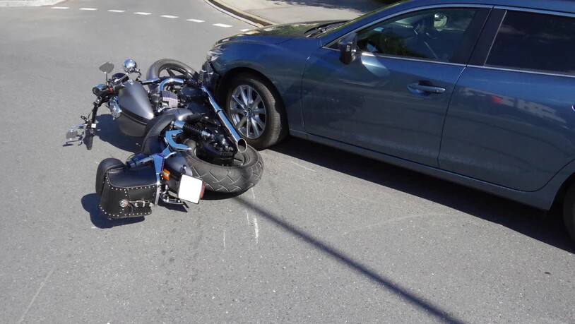 Hier krachte es gleich zwei Mal: Einmal prallte ein Auto mit einem E-Bike zusammen, zwei Tage später mit einem Töfffahrer. 