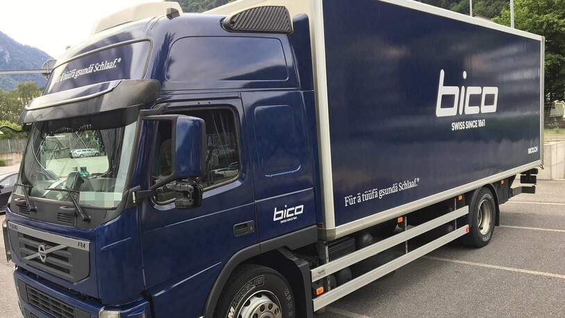 Die Streifkollision ging nicht spurlos am Lastwagen vorbei.