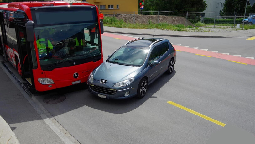 Die Unfallsituation auf der Masanserstrasse.