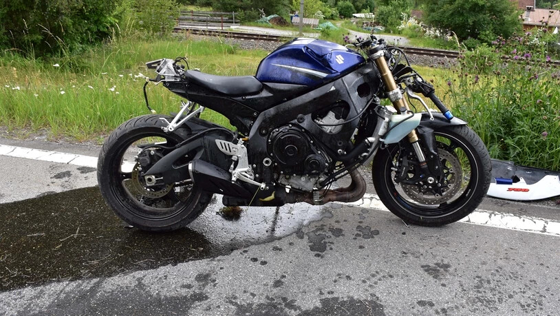 Der 31-Töfffahrer verletzte sich beim Unfall mittelschwer. Am Motorrad entstand ein Totalschaden.