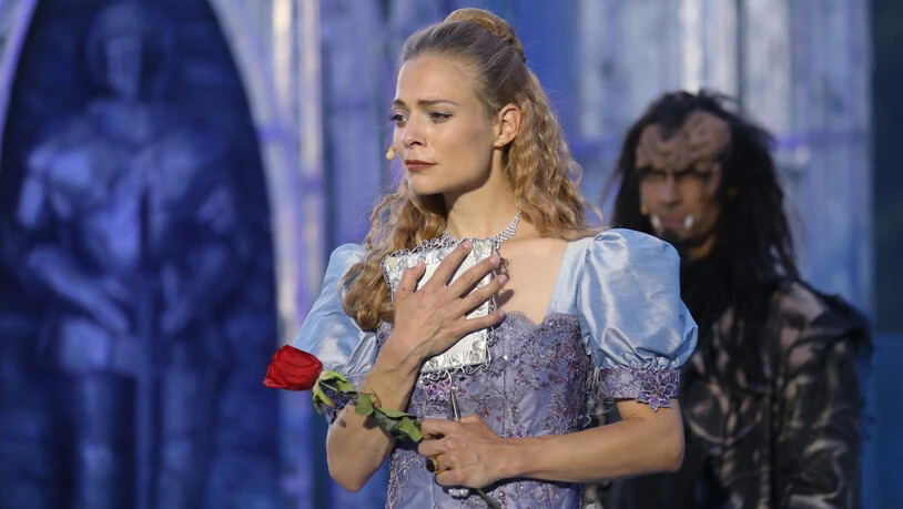 Heute wurden die ersten Bilder von den Proben veröffentlicht.