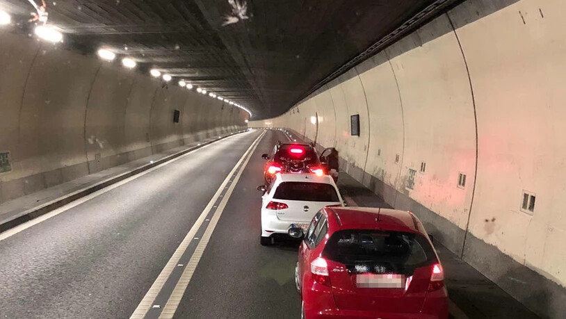 Wegen einer Panne eines Fahrzeugs ist der Isla-Bella-Tunnel aktuell zu.