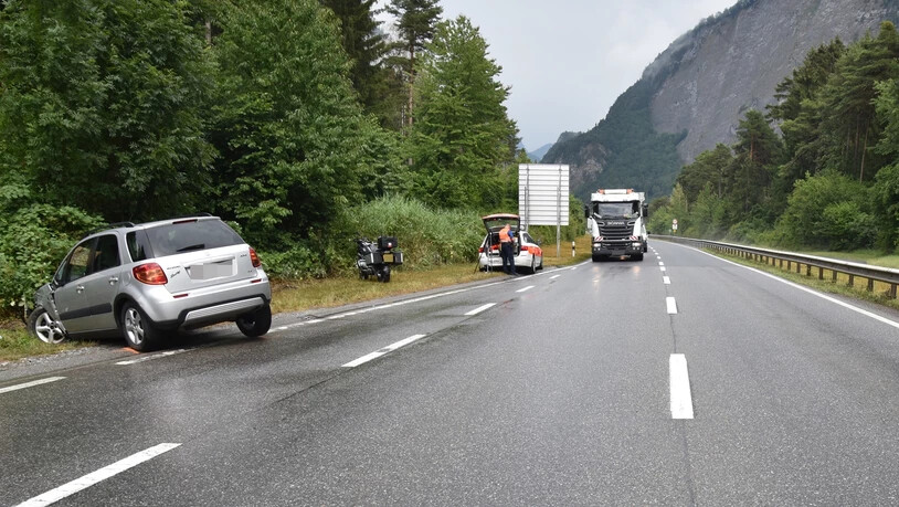 Bei Landquart sind ein Auto und ein Töff kollidiert.