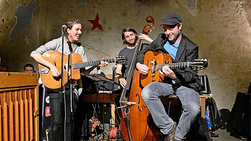 Viele Glarner Musikgrössen sorgen auf der Sommerbühne in Glarus für Stimmung. So auch die «Les Singes».