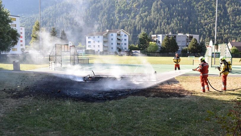 Der Brandort beim Schulhaus Tuma Platta in Domat/Ems 