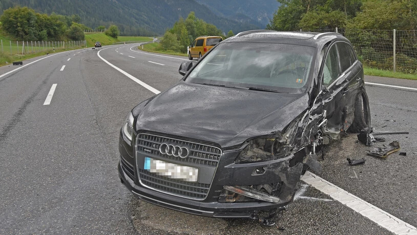 In der Folge wurden zwei weitere Fahrzeuge in den Unfall verwickelt.