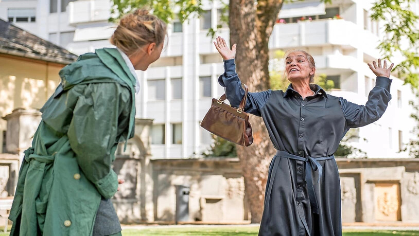 Geister: Meret Hottinger (links), Ursina Hartmann....