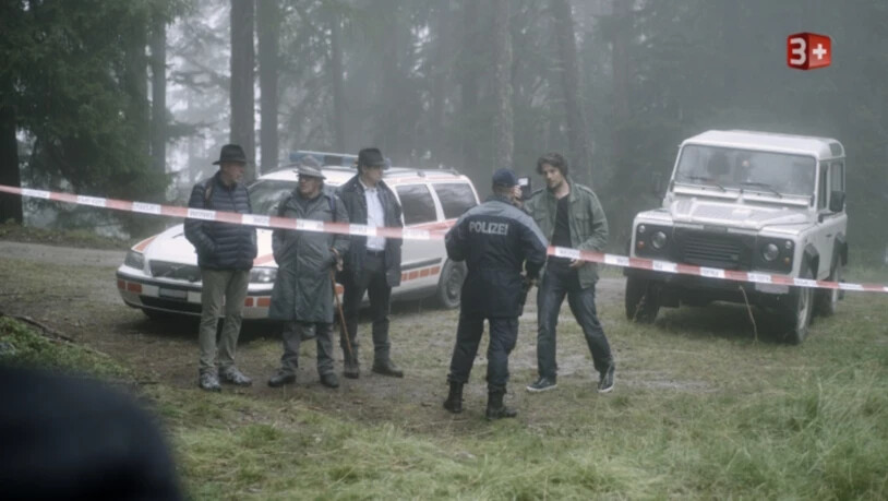 Dreharbeiten im dunstigen Wald.