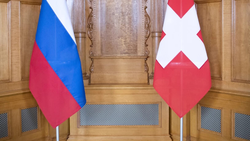 Fahnen der Schweiz und Russlands im Bundeshaus. (Archivbild)