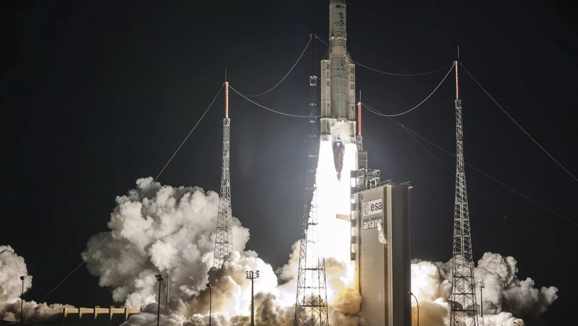 In der Raumfahrt ist in der Nacht auf Mittwoch der 100. Start einer Ariane-5-Rakete vollzogen worden. (Archivbild)