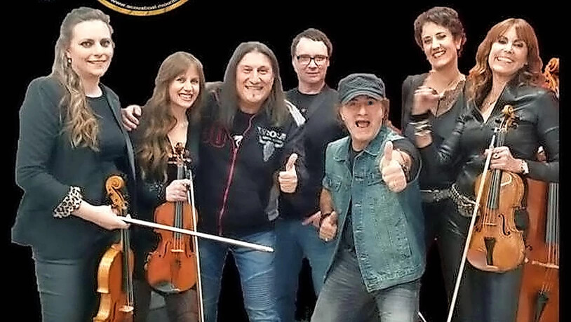 Zartbesaitet: Marc Storace (Dritter von rechts) setzt, mit seinen vier Engeln, auf Streicheleinheiten für die Ohren.