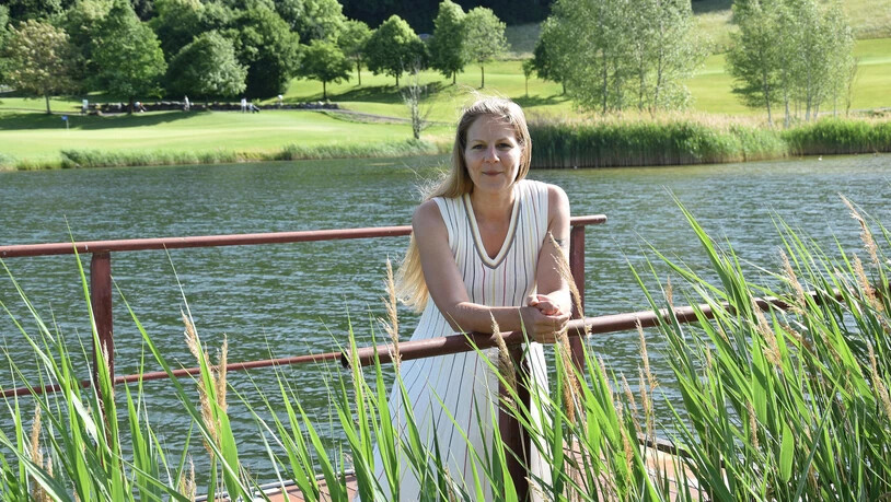 Mit den örtlichen Verhältnissen ist Ursina Bisculm, die seit Anfang Jahr den Golfplatz Zürichsee leitet, bestens vertraut.