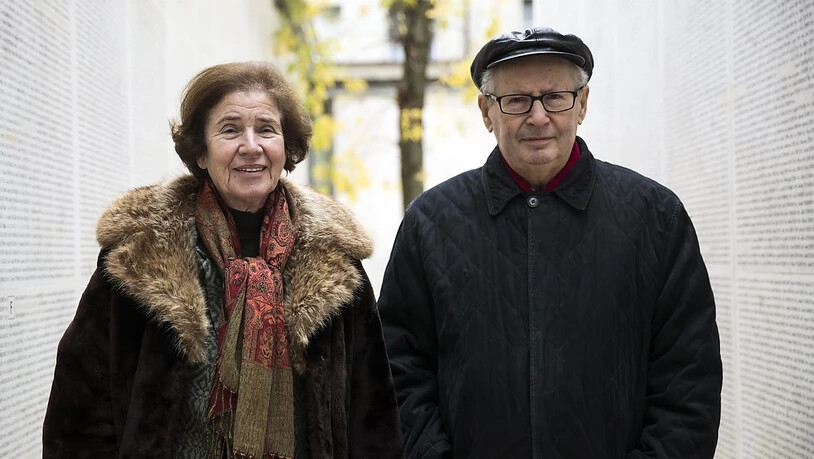 Beate und Serge Klarsfeld am Pariser Mémorial de la Shoah (Aufnahme vom April 2017).