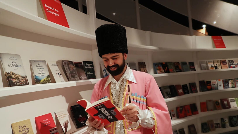 An der 70. Ausgabe der Frankfurter Buchmesse ist Georgien Ehrengast. An der weltgrössten Bücherschau präsentieren bis nächsten Sonntag 7500 Aussteller aus 110 Ländern ihre Produkte.