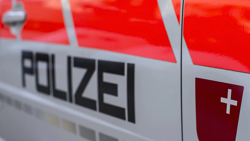 Alarmiert, weil jemand nicht zur Arbeit erschienen ist: Die Kantonspolizei Schwyz hat eine vermisste Person in Brunnen SZ tot aufgefunden. (Symbolbild)