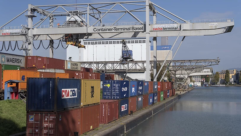 Das Hafenbecken 1 mit dem Containerterminal in Basel. (Archivbild)
