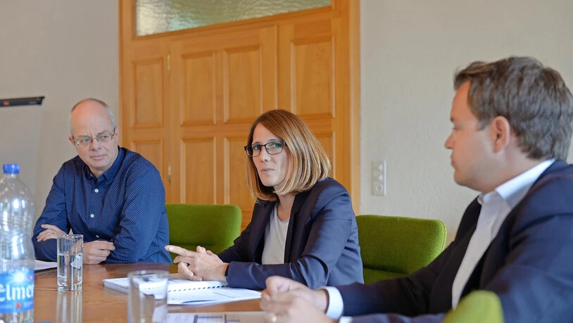 Reden über Zahlen: Thomas Kistler, Alexandra Hefti-Baumgartner und Andreas Neumann stellen das Budget von Glarus Nord für 2019 vor.