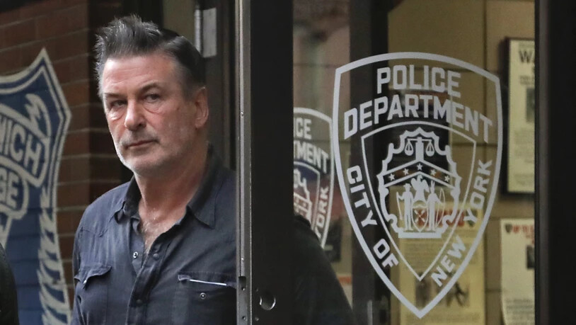 US-Schauspieler Alec Baldwin beim Verlassen der Polizeistation in New York.