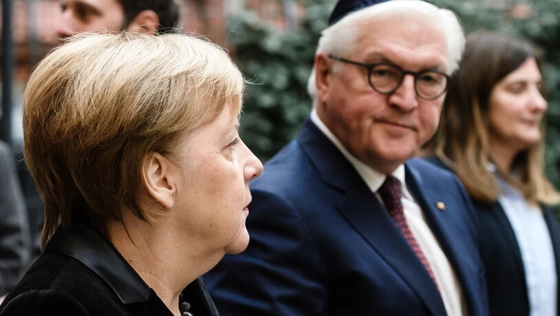 Die deutsche Kanzlerin Angela Merkel und Bundespräsident Frank-Walter Steinmeier vor dem Gedenkanlass in der Berliner Synagoge Rykestrasse.